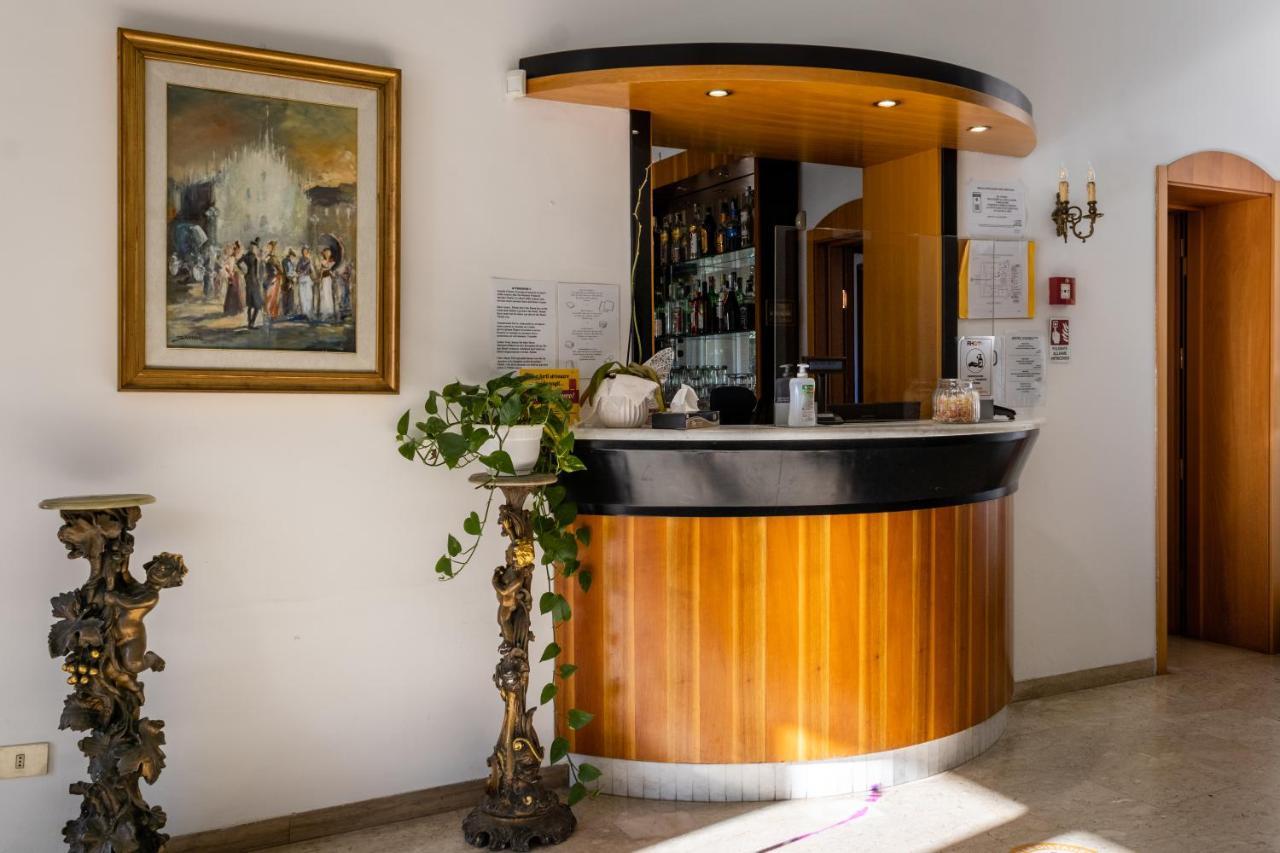 Esedra Hotel Rimini Exteriör bild
